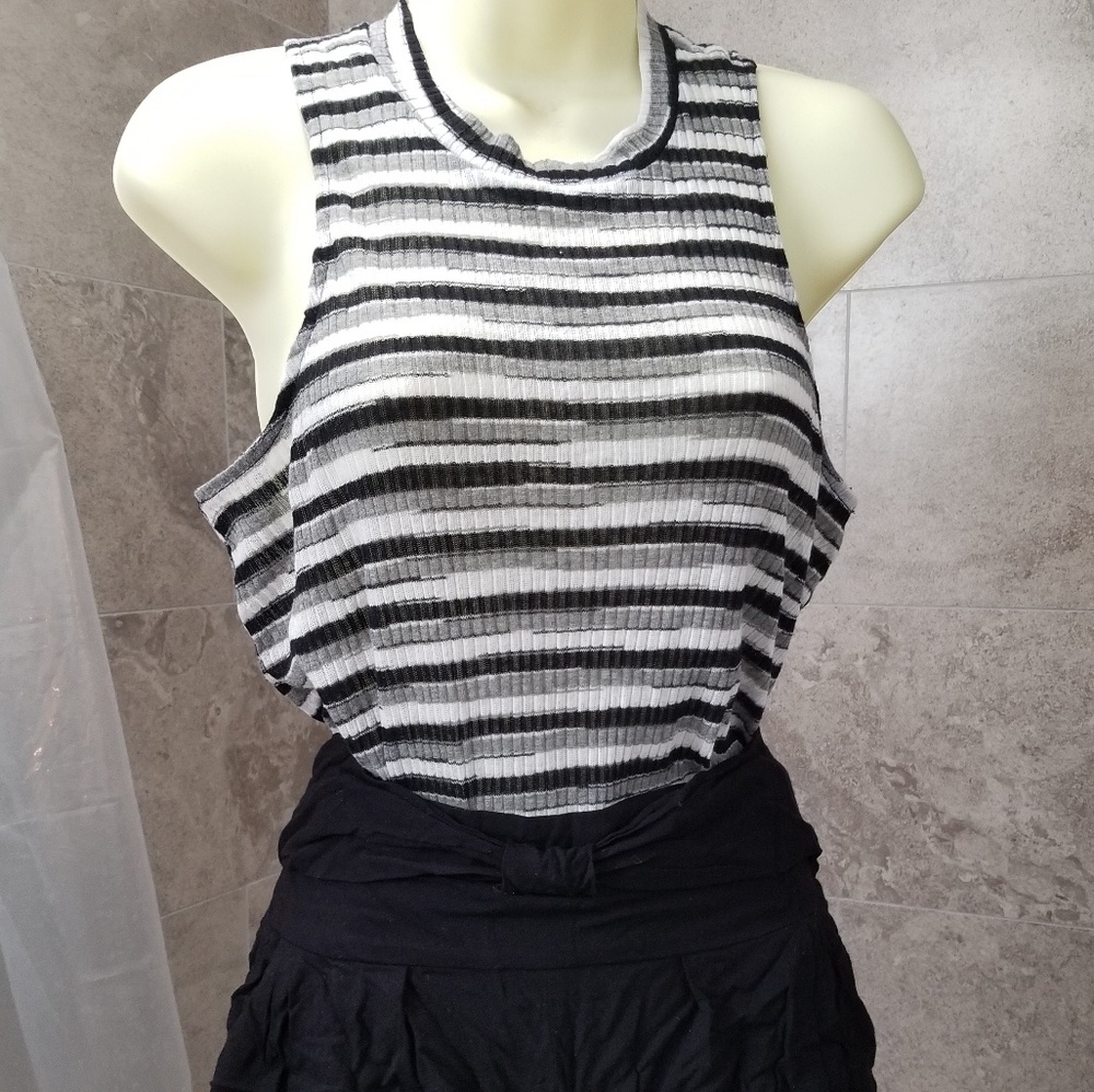 Volcom Shorts + Top Set - Size XL